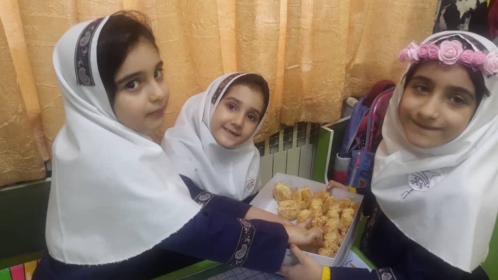 جشن اسم ارنواز فردی در کلاس اول دبستان باران اندیشه